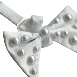 Elegante Fliege mit Perlenverzierung (weiß)