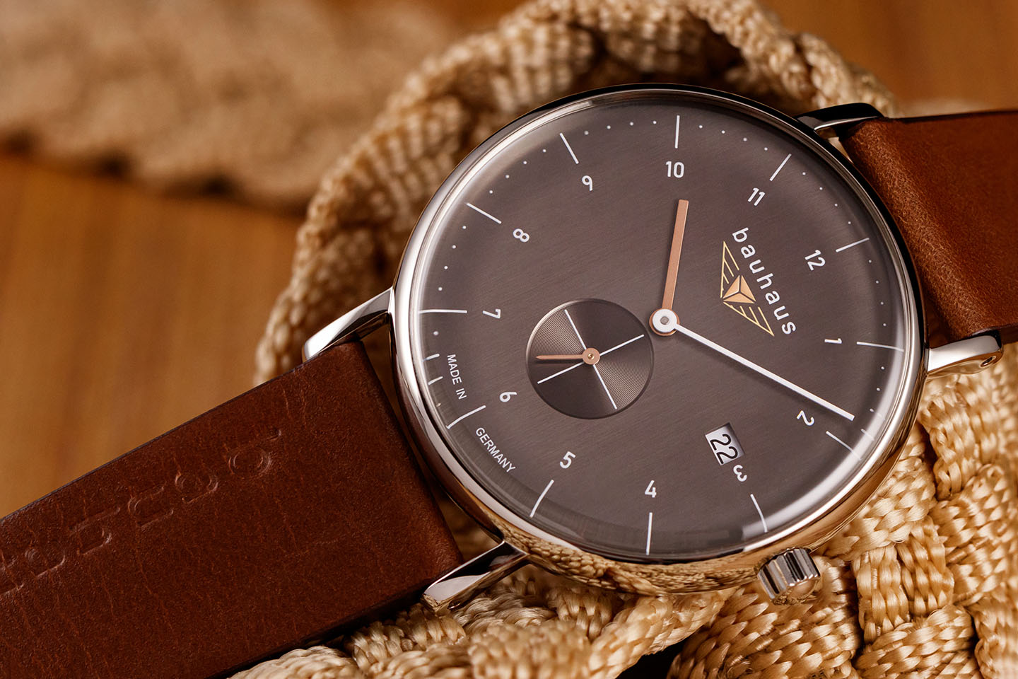 bauhaus Herrenuhr Quarz mit kleiner Sekunde und braunem Lederarmband – Bild 3