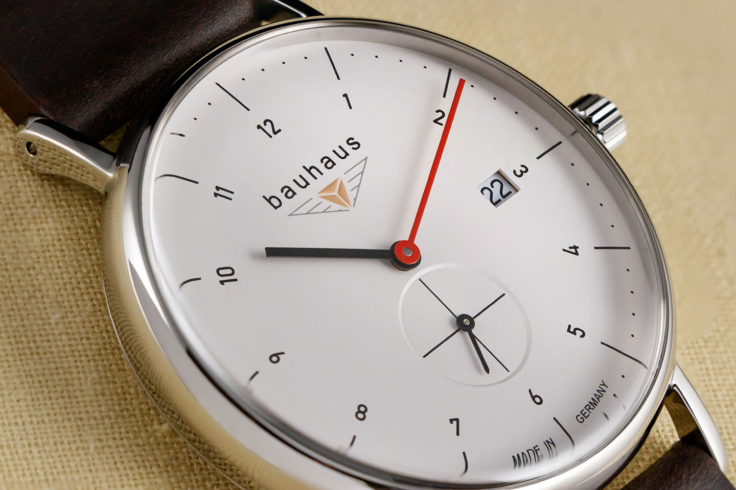 bauhaus Herrenuhr Quarz mit kleiner Sekunde und Datum mit Lederarmband – Bild 3