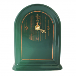 Grüne Tischuhr mit goldenen Zeigern