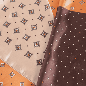 Quadratischer Schal 3 farbig mit geometrischem Muster