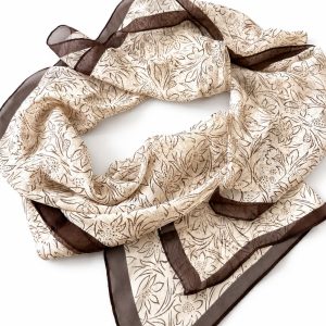 Seidenschal &bdquo;French Elegance&ldquo; &ndash; Beige mit feinem Linienmuster